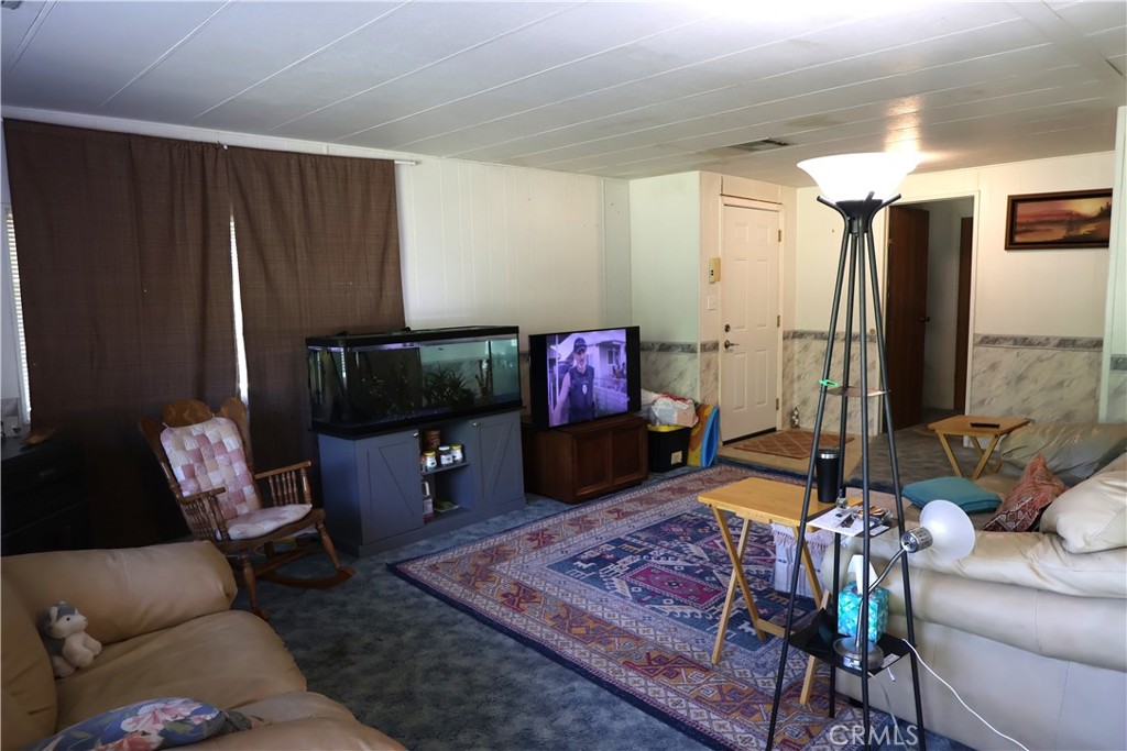 22189 Samson Ave. Property Photo 6