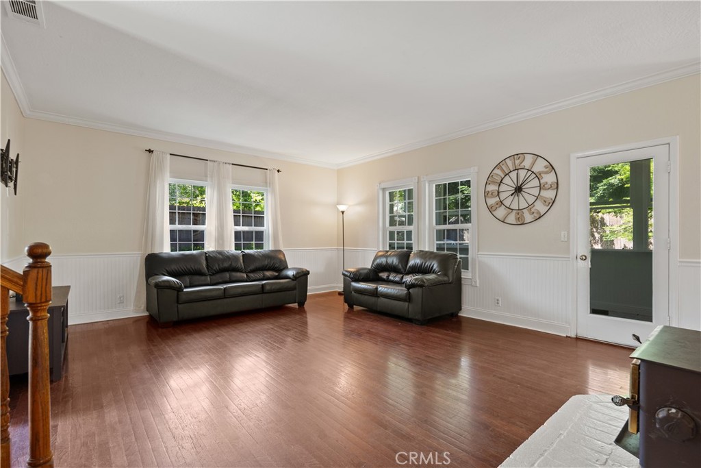 821 Victorian Park Property Photo 12