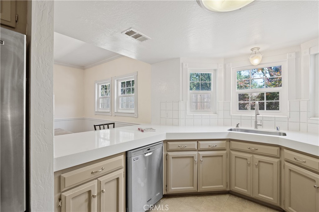 821 Victorian Park Property Photo 16