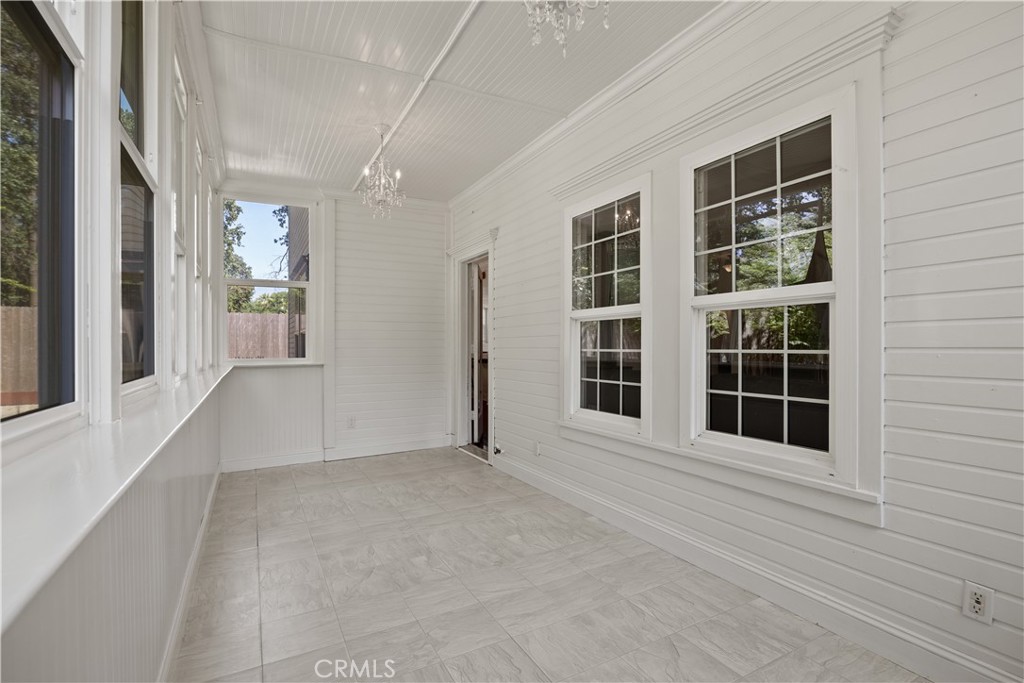 821 Victorian Park Property Photo 22