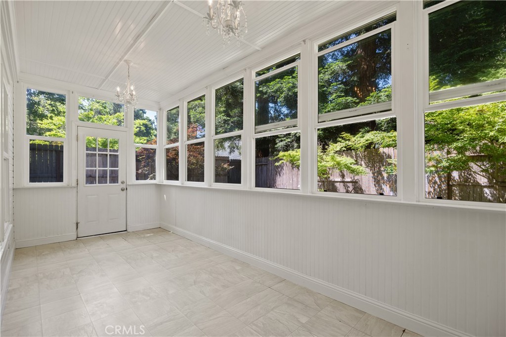 821 Victorian Park Property Photo 23