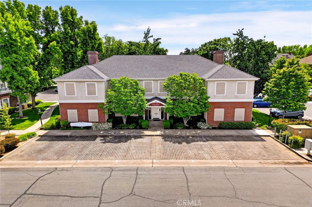20 Independence Circle Property Photo 1