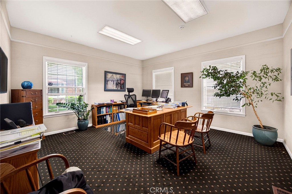 20 Independence Circle Property Photo 3