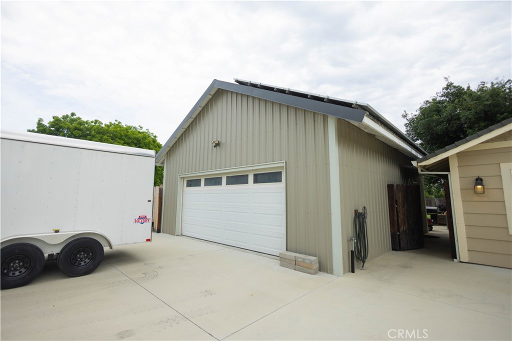 6042 Grange Property Photo 2