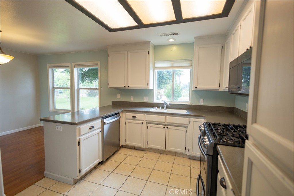 6042 Grange Property Photo 12