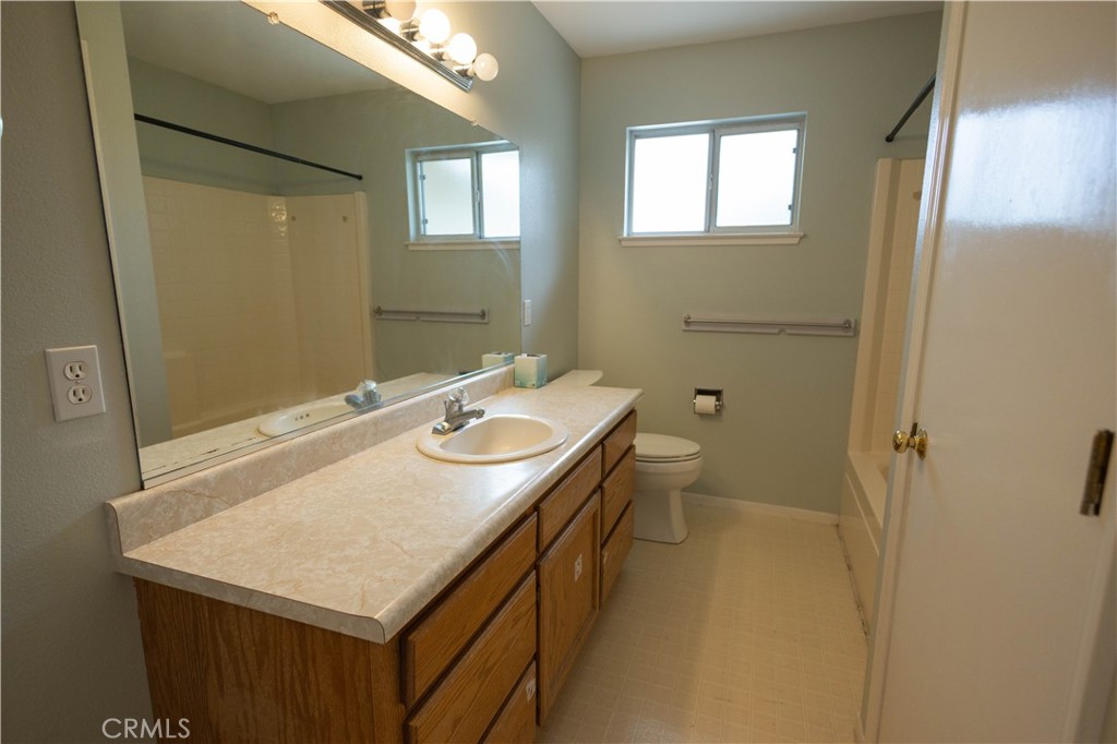 6042 Grange Property Photo 17