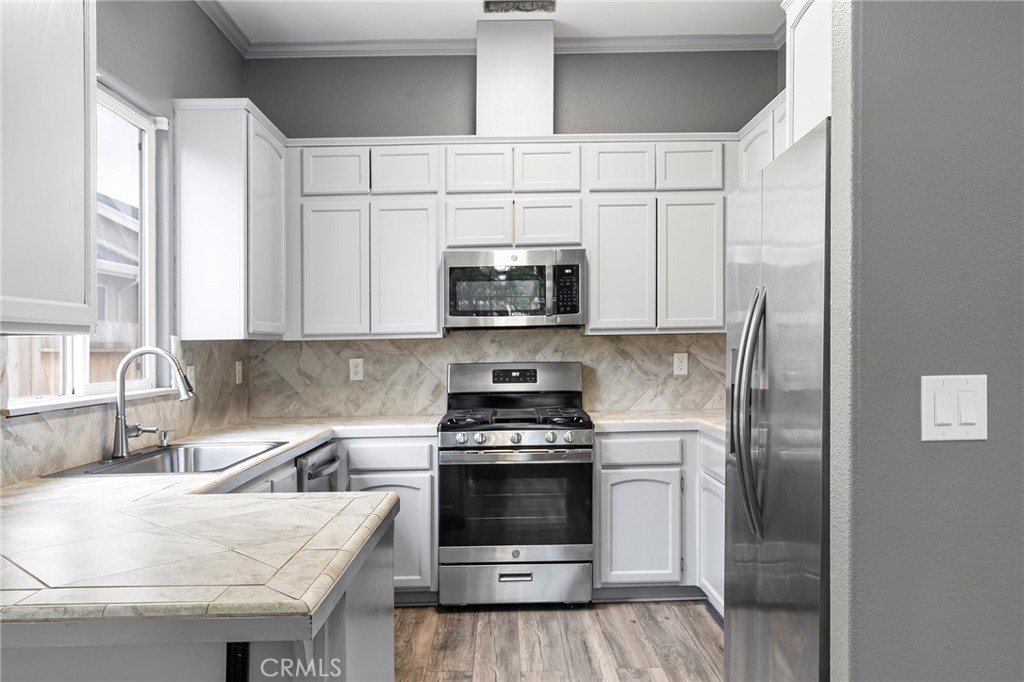 2061 Rochester Property Photo 9