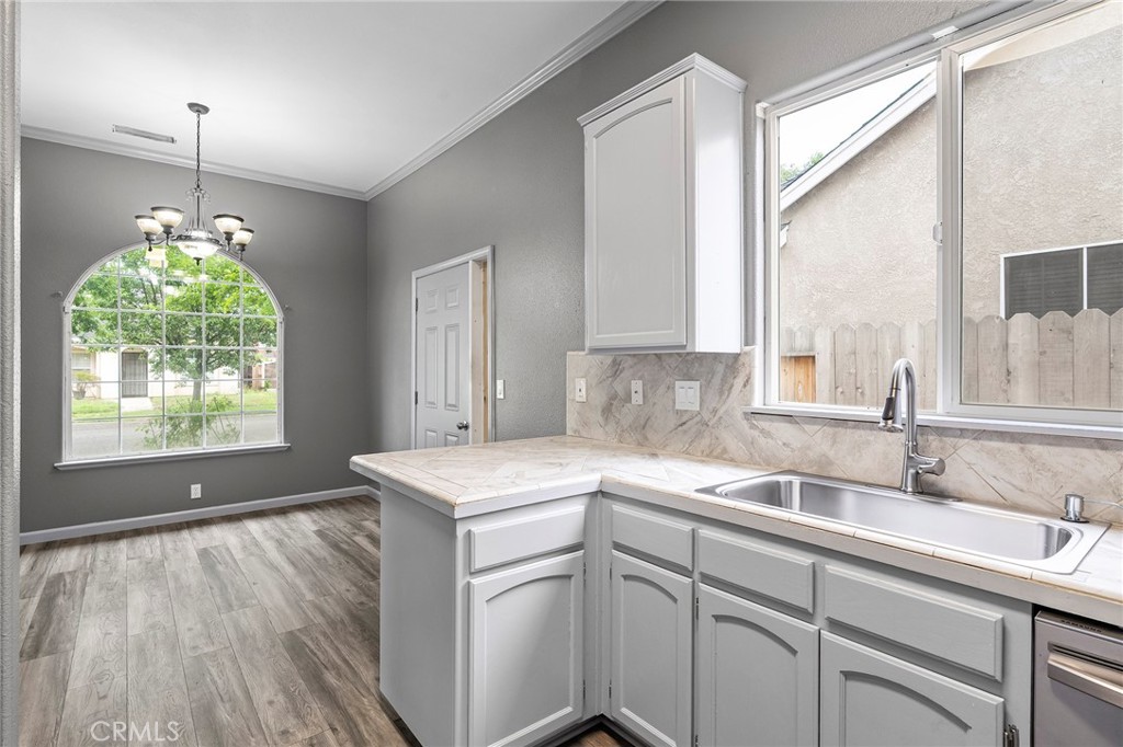 2061 Rochester Property Photo 12