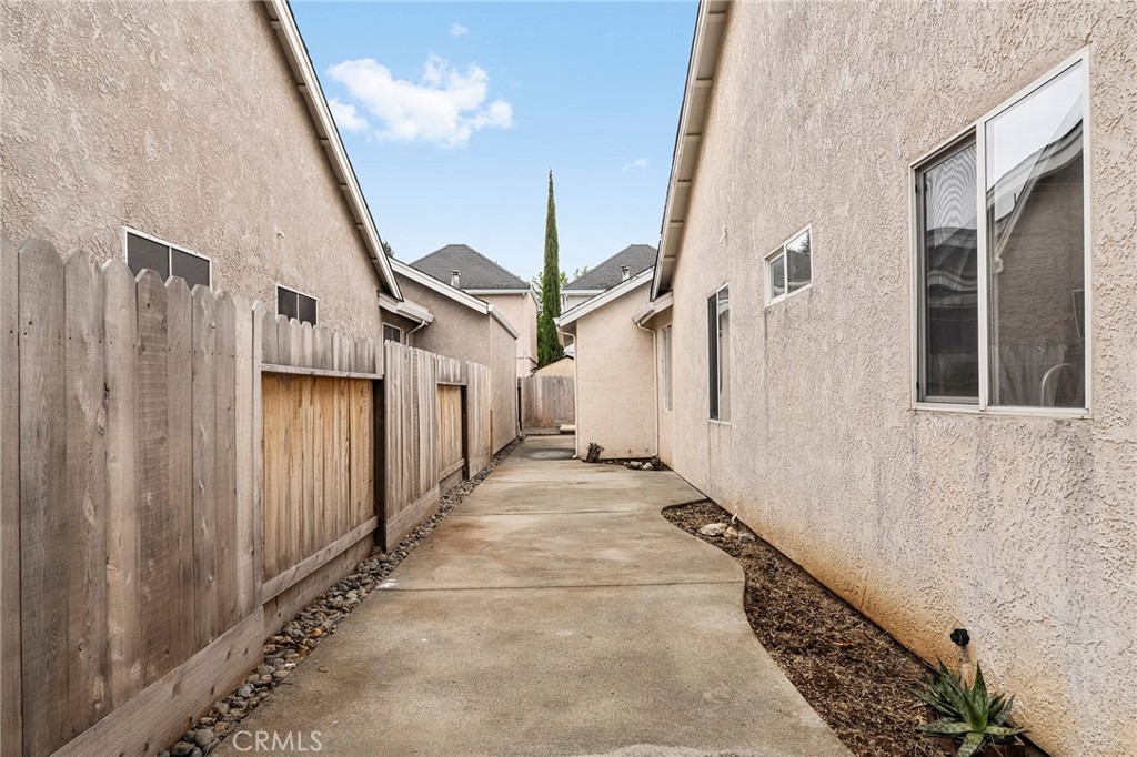 2061 Rochester Property Photo 28