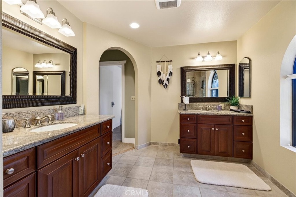 915 Golf Club Property Photo 32
