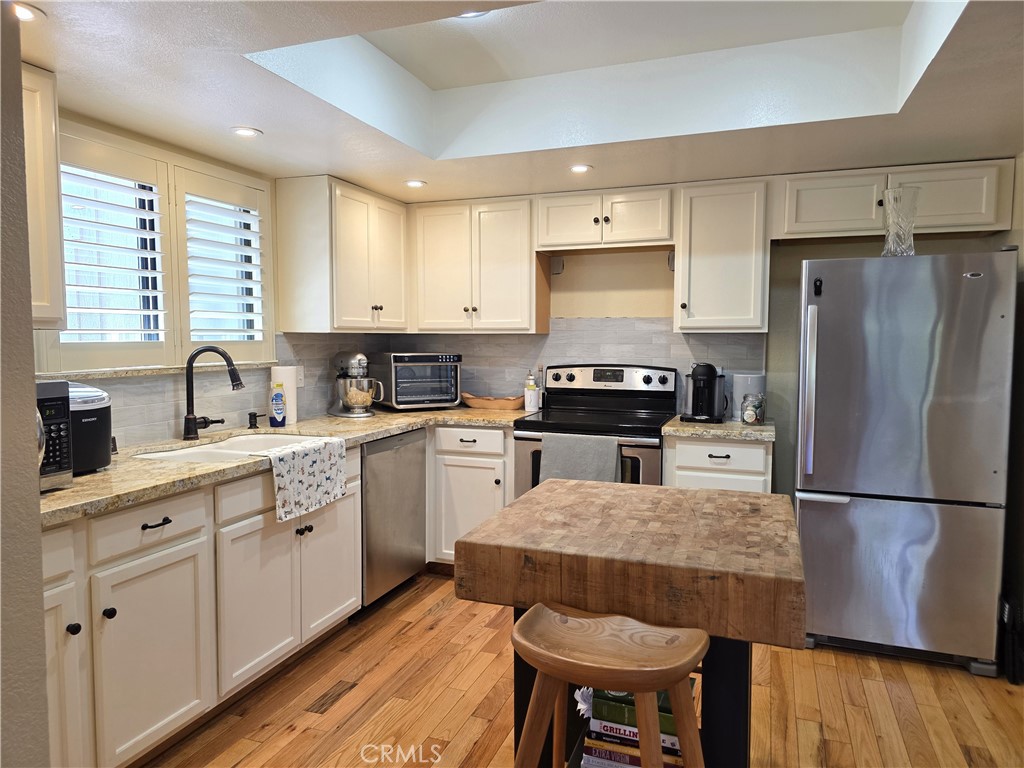 11 Alameda Park Property Photo 3