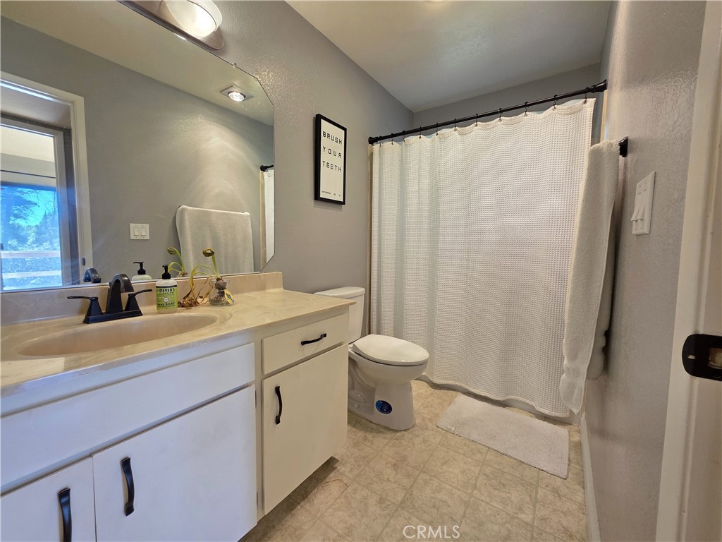 11 Alameda Park Property Photo 16