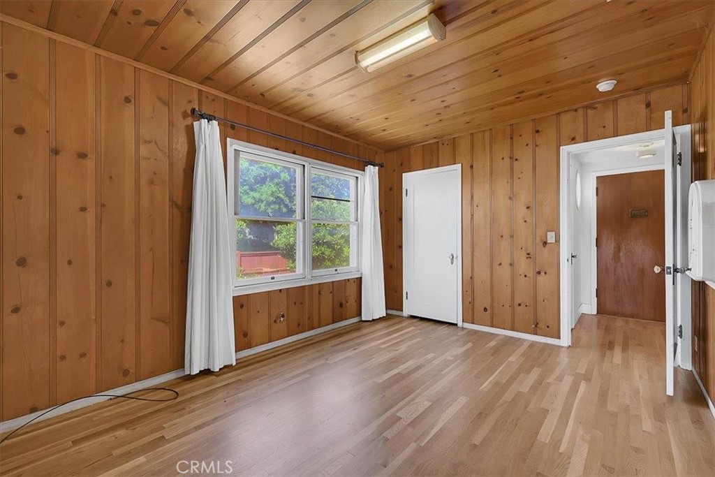 1102 1112 Barry Road Property Photo 5