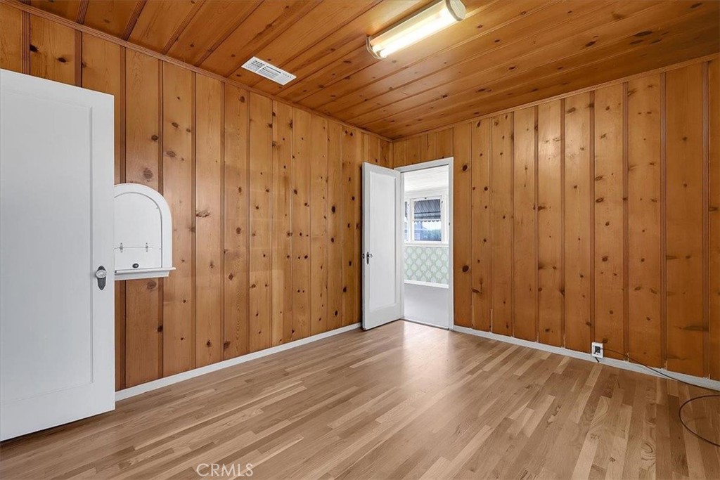 1102 1112 Barry Road Property Photo 6