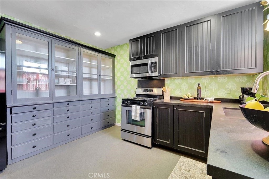1102 1112 Barry Road Property Photo 23