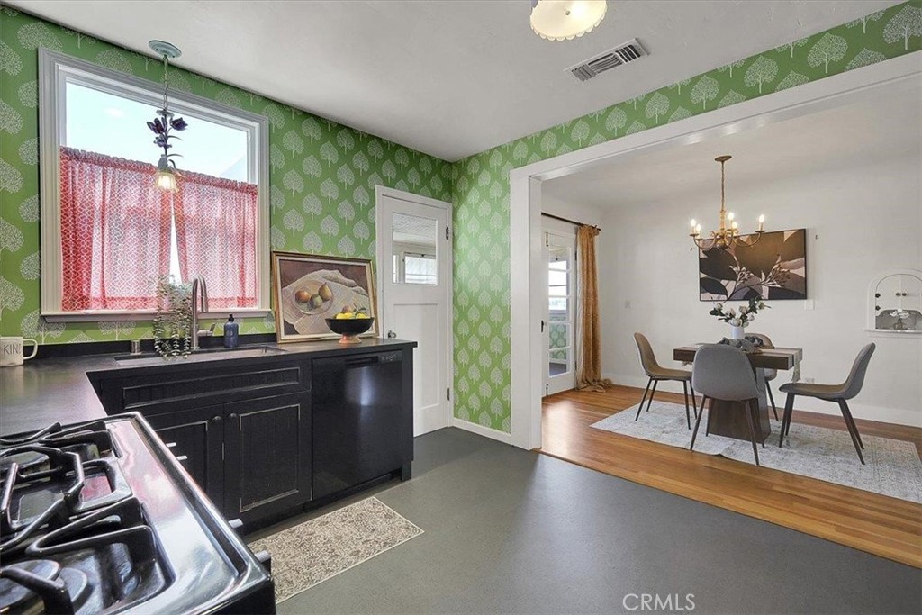 1102 1112 Barry Road Property Photo 24