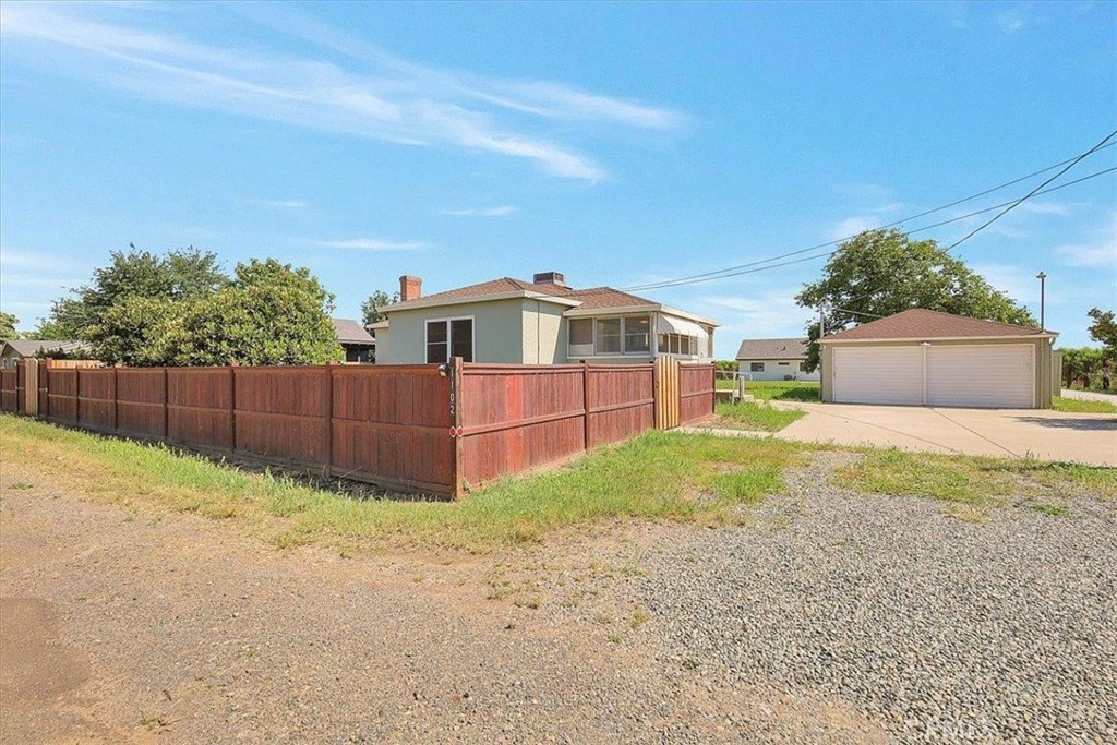 1102 1112 Barry Road Property Photo 33
