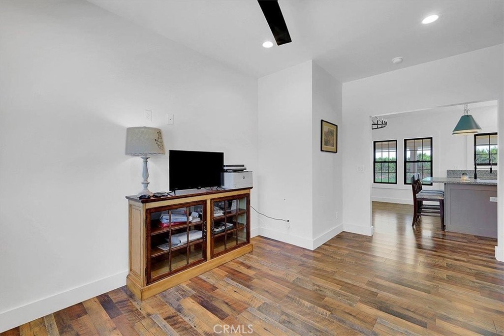 1102 1112 Barry Road Property Photo 56