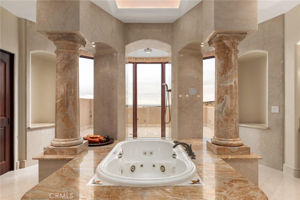876 Whispering Winds Property Photo 37