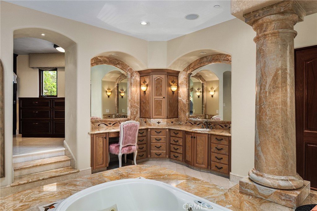 876 Whispering Winds Property Photo 38
