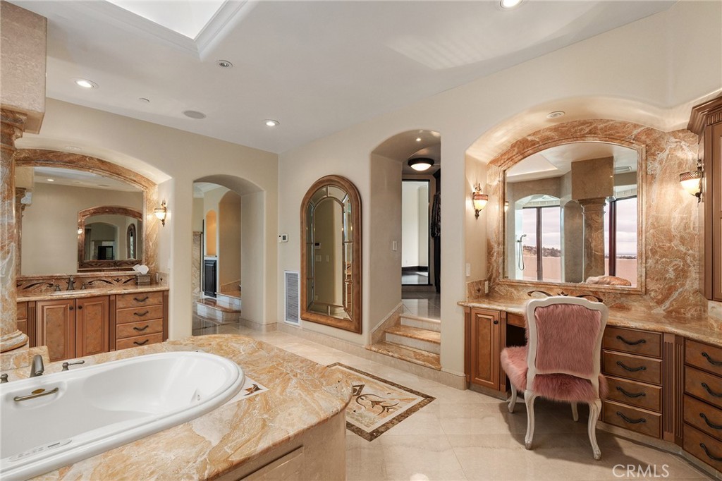 876 Whispering Winds Property Photo 39