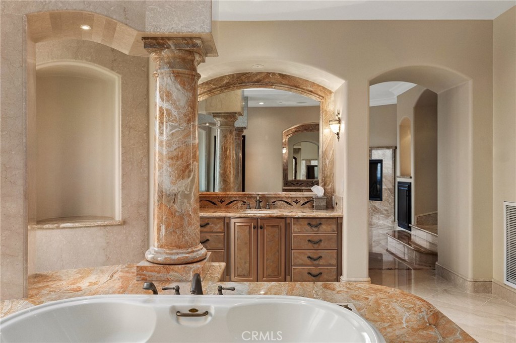876 Whispering Winds Property Photo 40