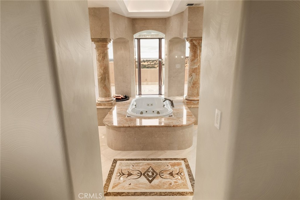 876 Whispering Winds Property Photo 41