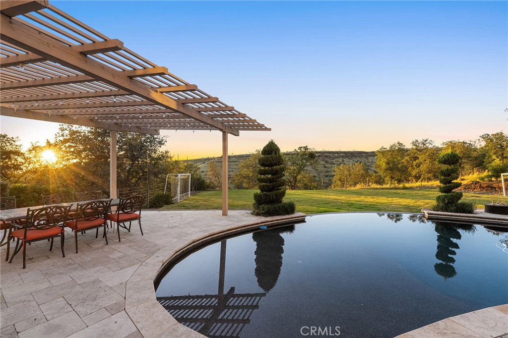 876 Whispering Winds Property Photo 67