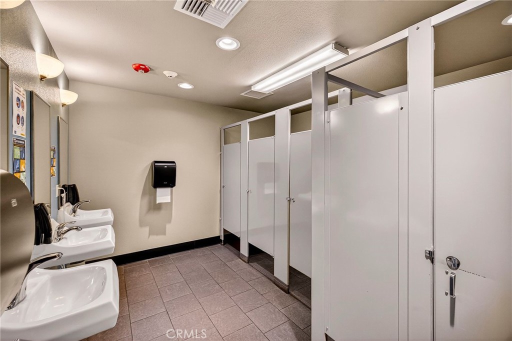 2201 Pillsbury 60/70 Property Photo 20