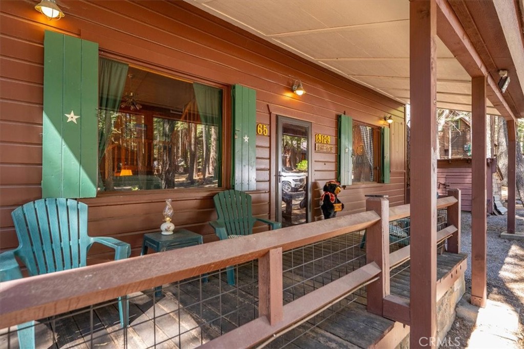 18129 Elm Way Property Photo 2