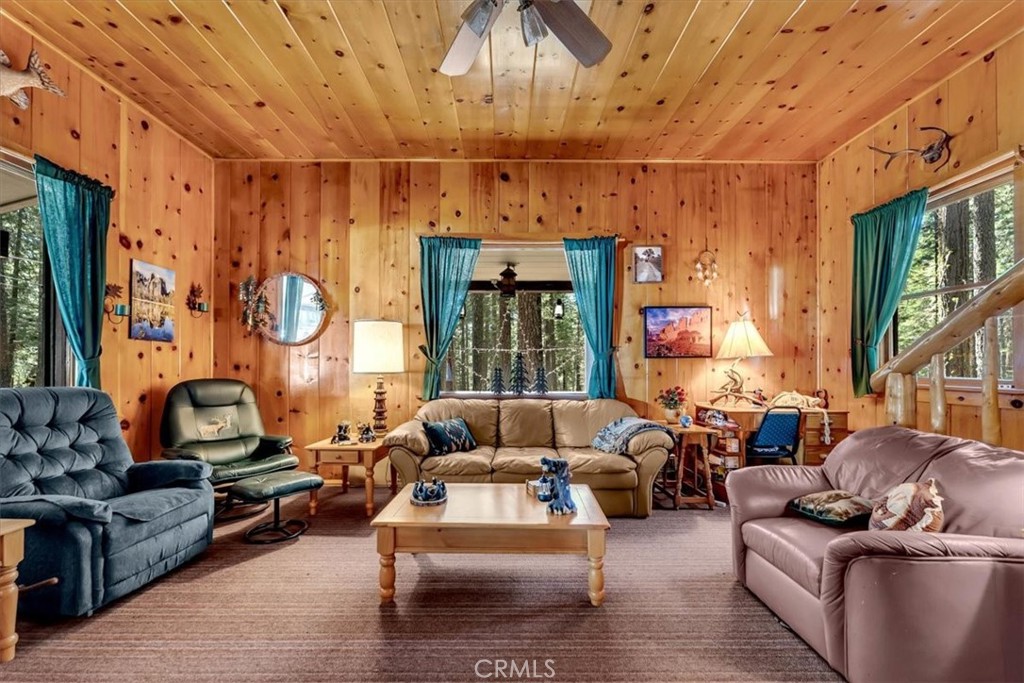 18129 Elm Way Property Photo 6