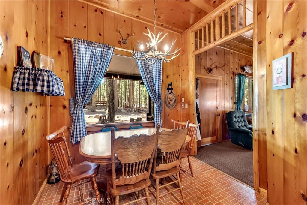 18129 Elm Way Property Photo 9