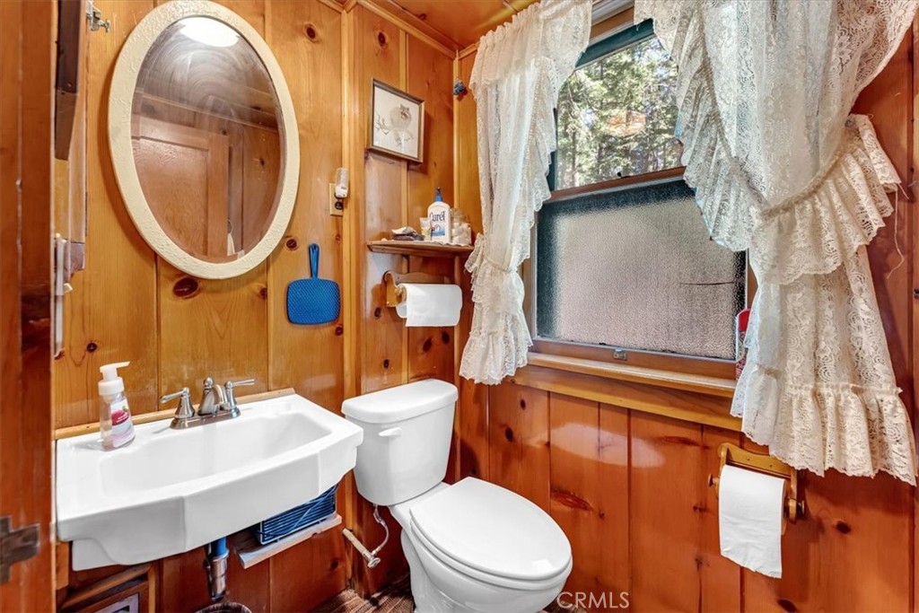 18129 Elm Way Property Photo 12