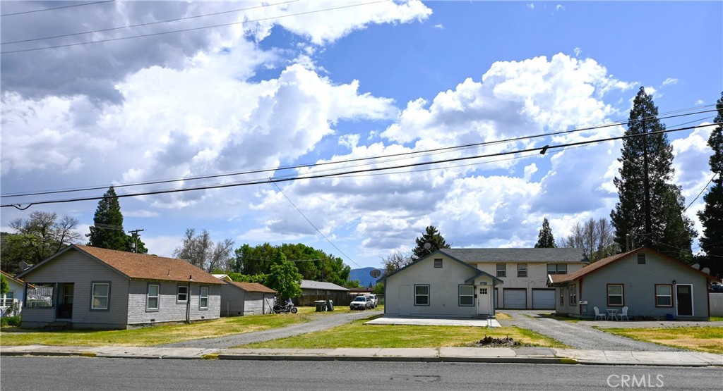 709 Lane St Property Photo 3