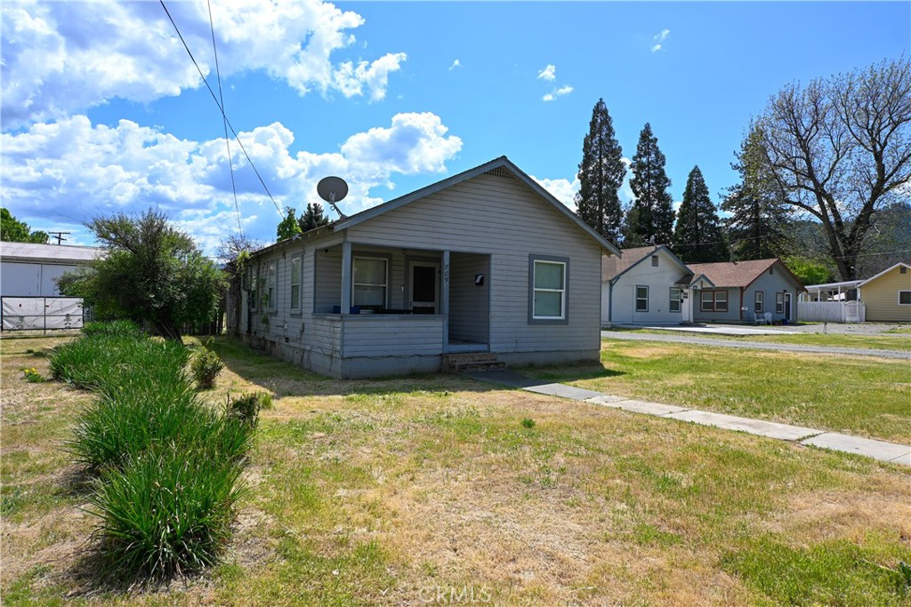 709 Lane St Property Photo 4
