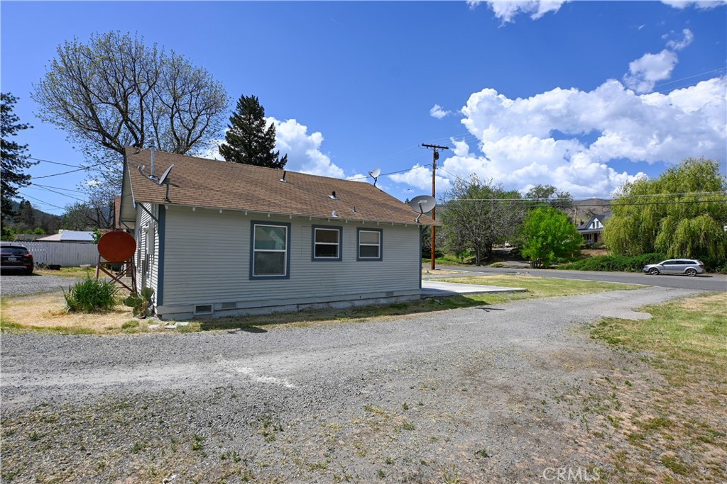 709 Lane St Property Photo 17