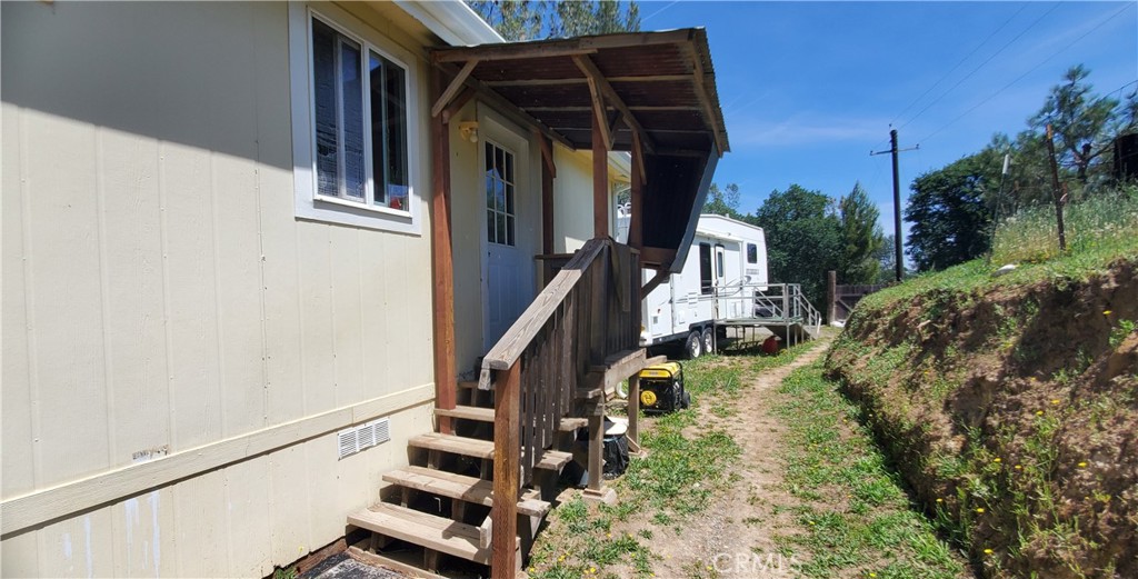 16080 Oakridge Property Photo 5