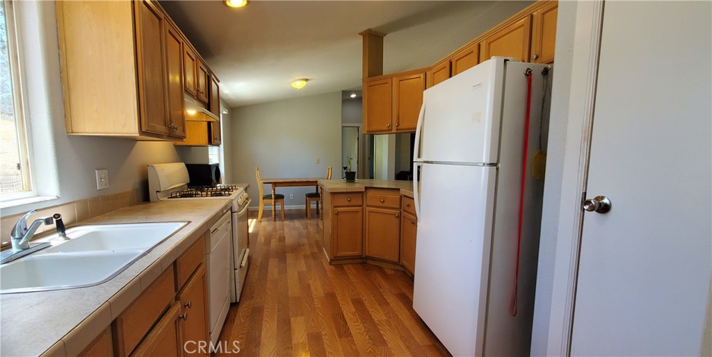 16080 Oakridge Property Photo 18