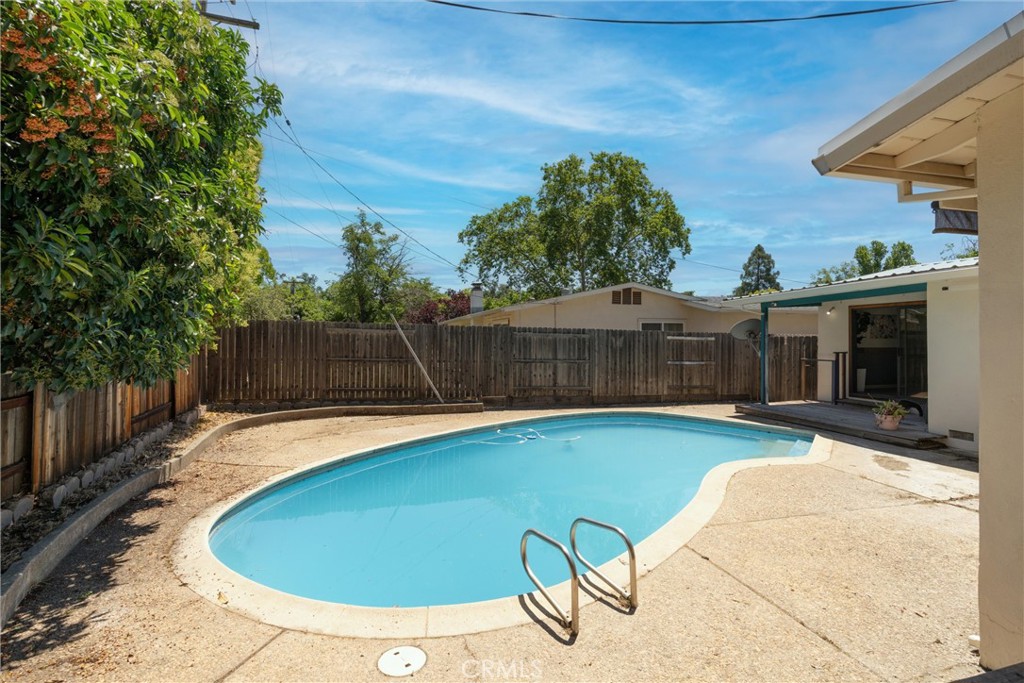 480 Redwood Way Property Photo 3