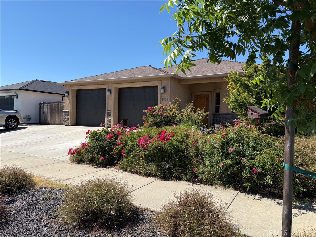1654 Desert Spring Property Photo 1