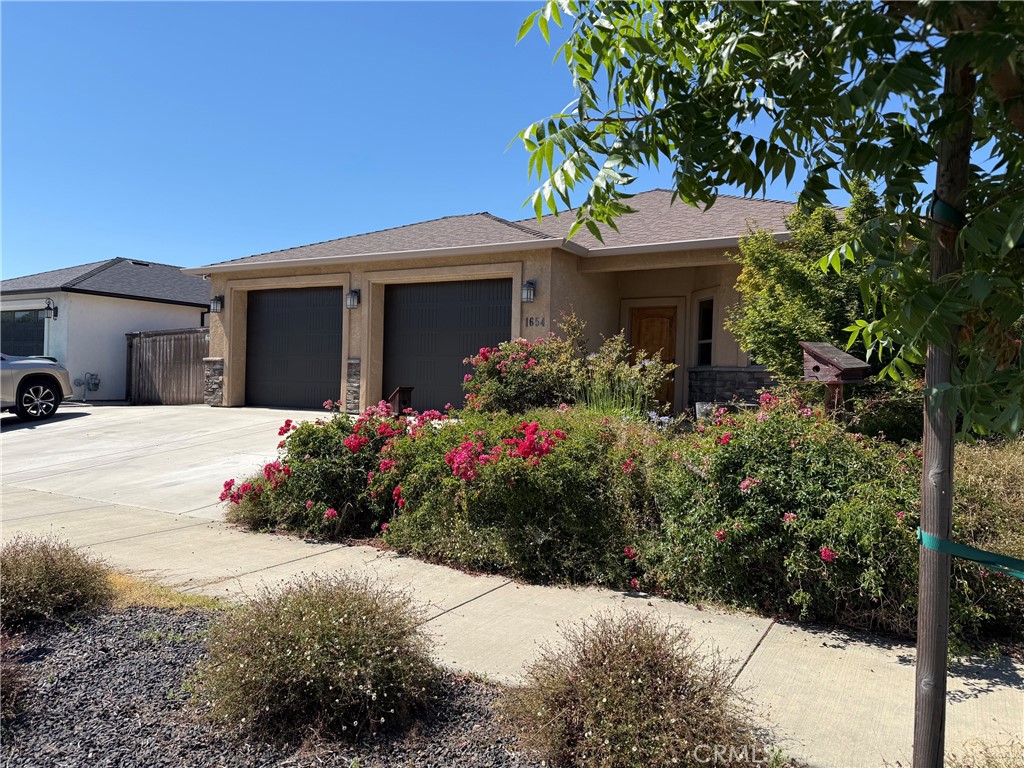 1654 Desert Spring Property Photo 1