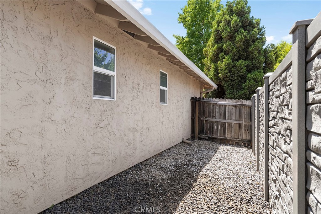 105 Emerald Lake Court Property Photo 43