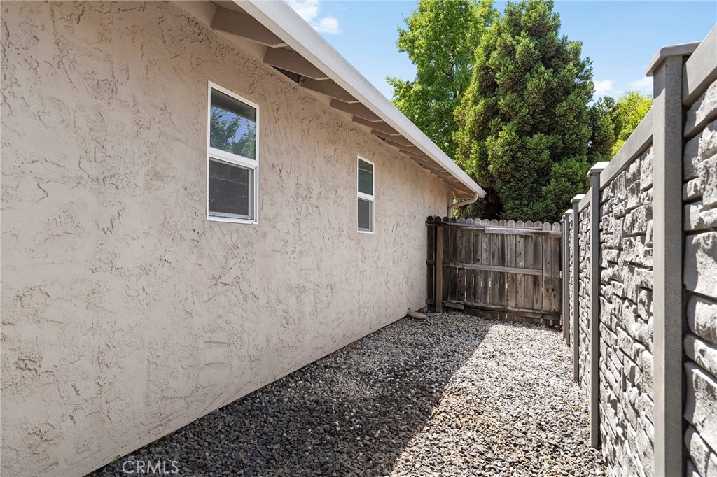 105 Emerald Lake Court Property Photo 43