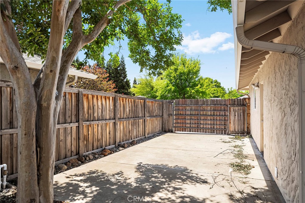 105 Emerald Lake Court Property Photo 44