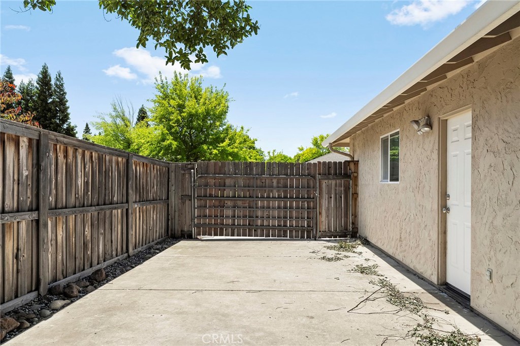 105 Emerald Lake Court Property Photo 45