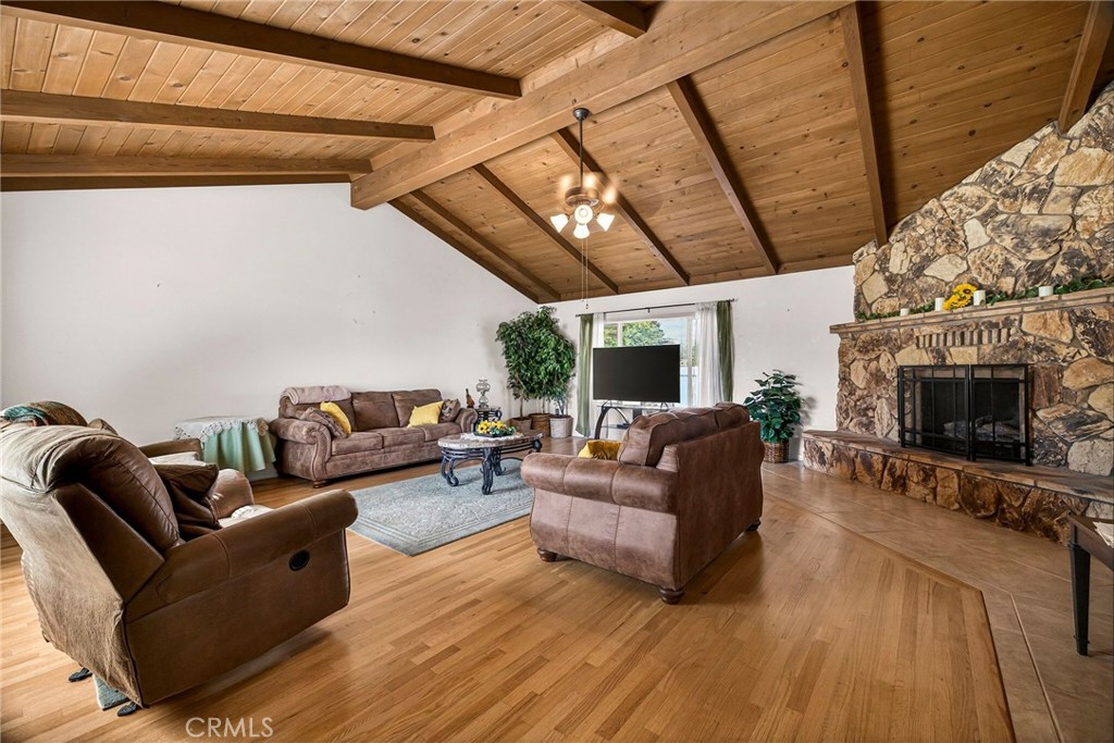 905 First Avenue Property Photo 6