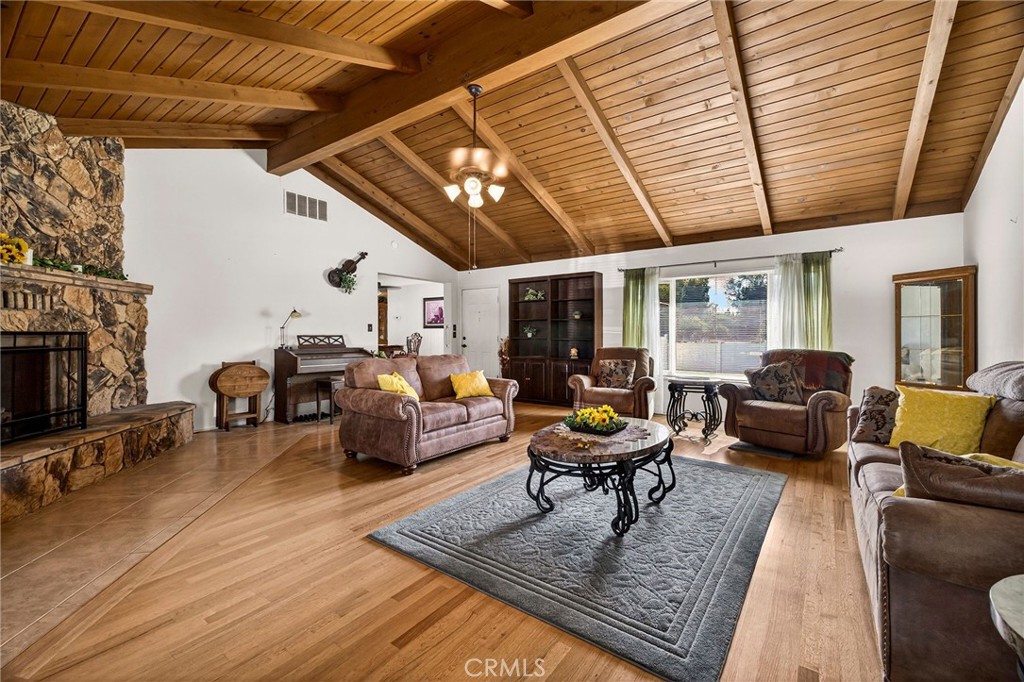 905 First Avenue Property Photo 8