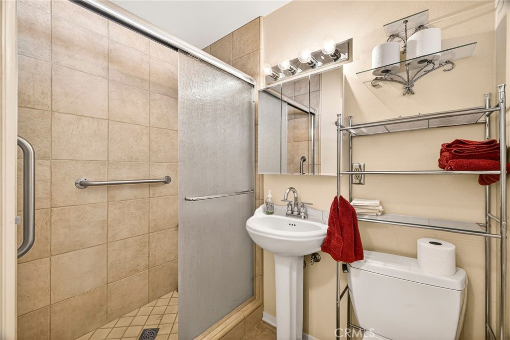 905 First Avenue Property Photo 28
