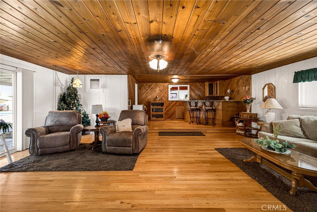 905 First Avenue Property Photo 38