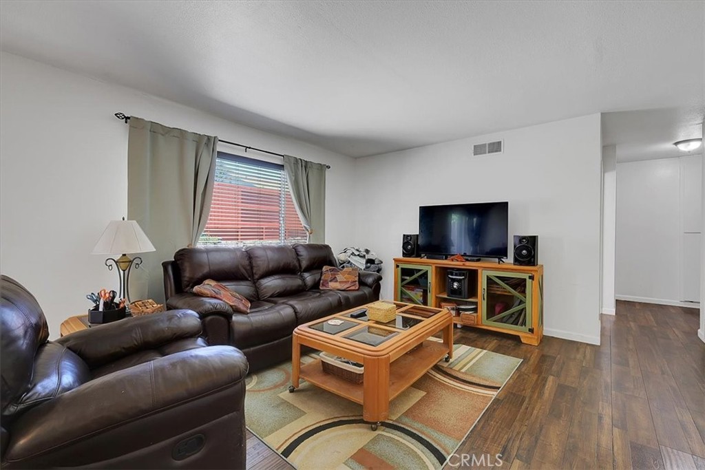 7048 Kilkenny Dr Property Photo 5